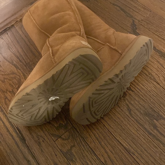 Uggs - Picture 6 of 8